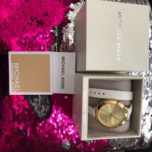 Mk Beautiful built in Purse and Watch